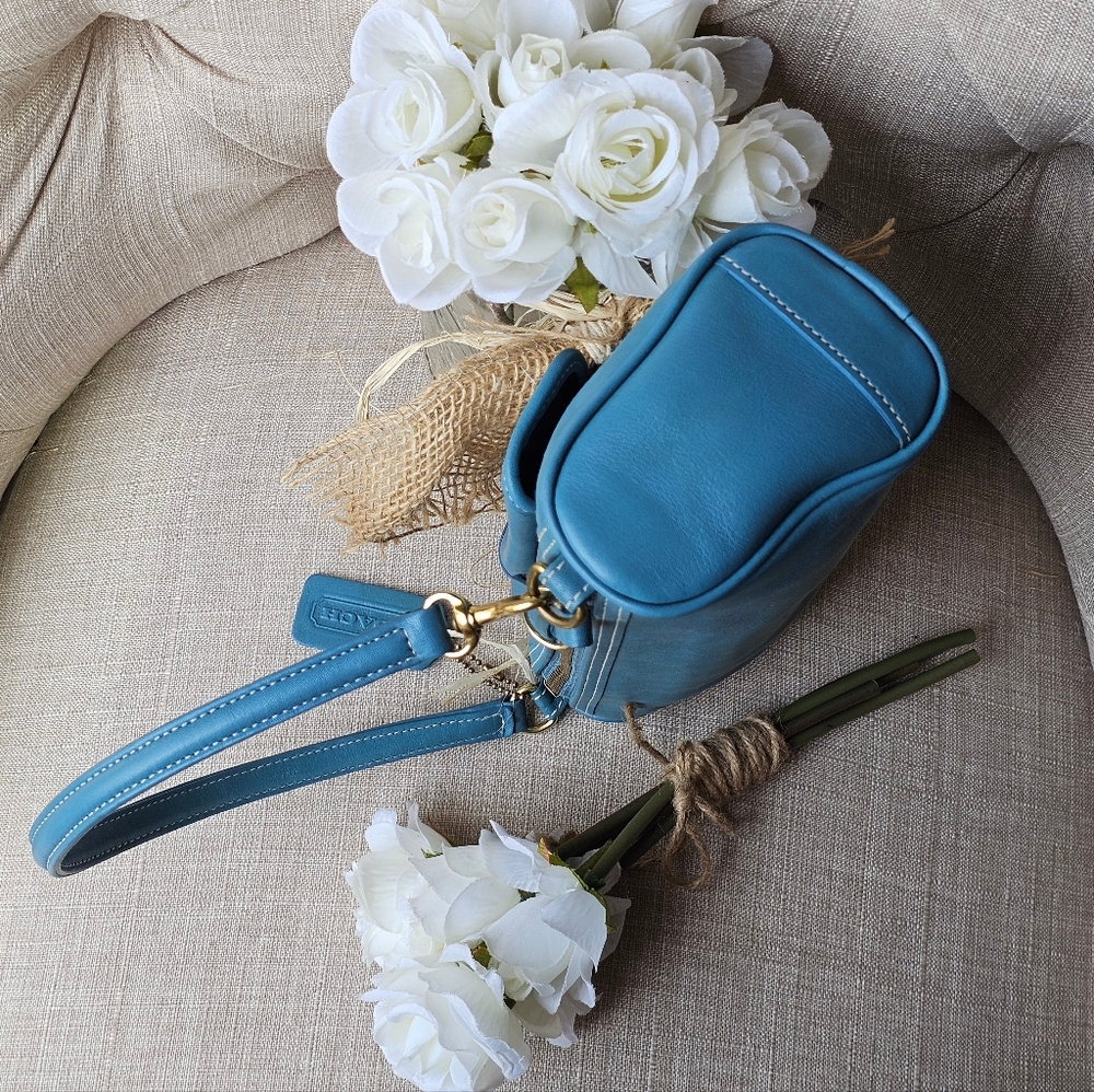 Vintage Coach Penelope Demi Shoulder Bag # 9712 ( Glacier / Pool Blue ) - Picture 8 of 16